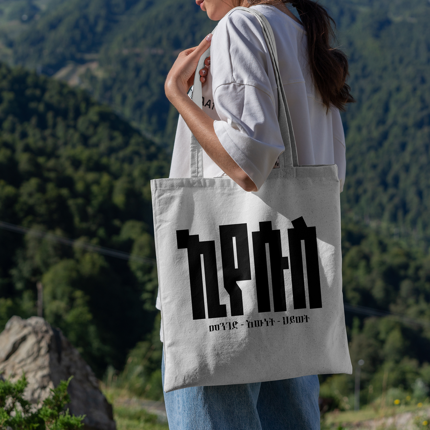 Eyasus Tote bag